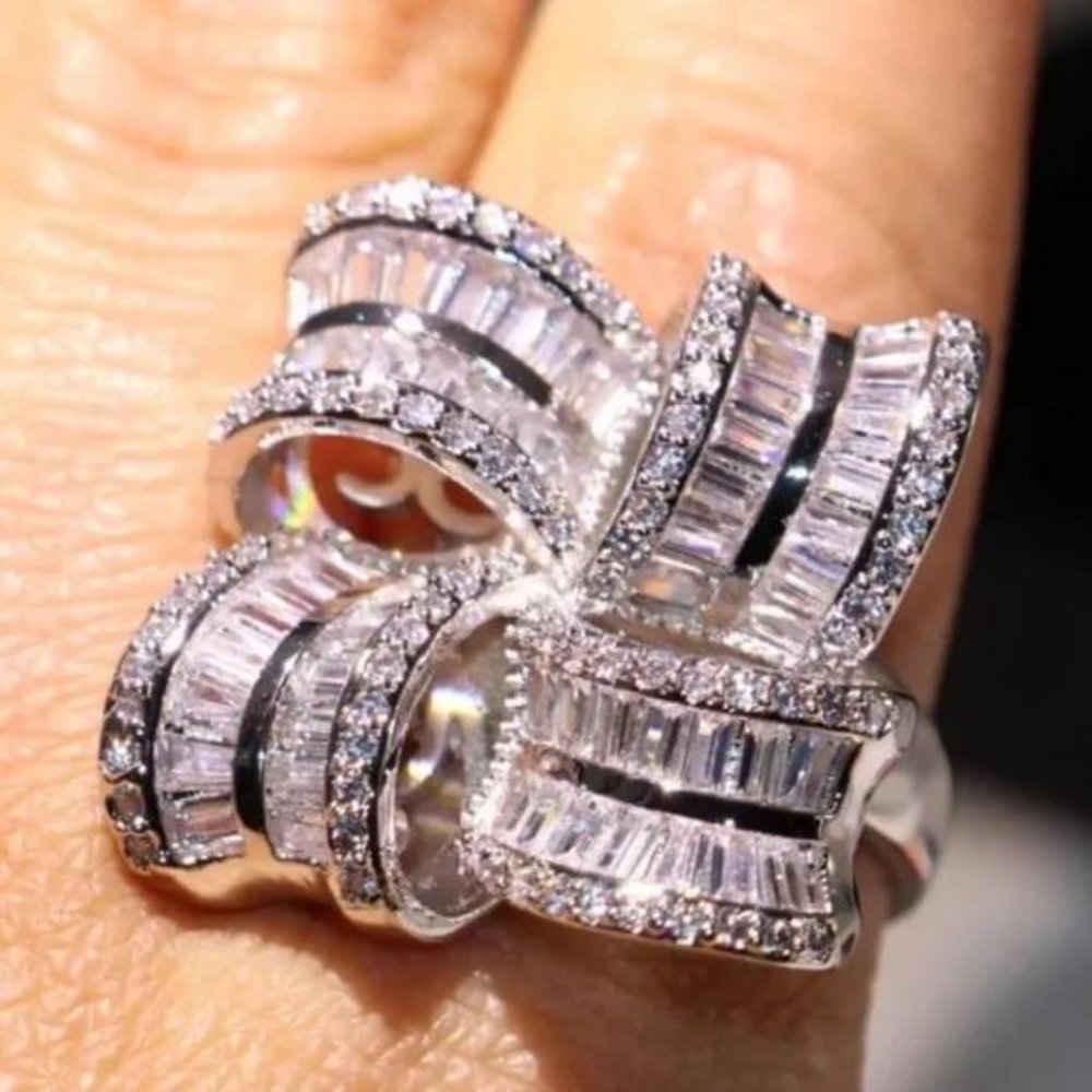 NEW 925 STERLING SILVER DIAMOND RING, CUTE RING, SHINY RING.